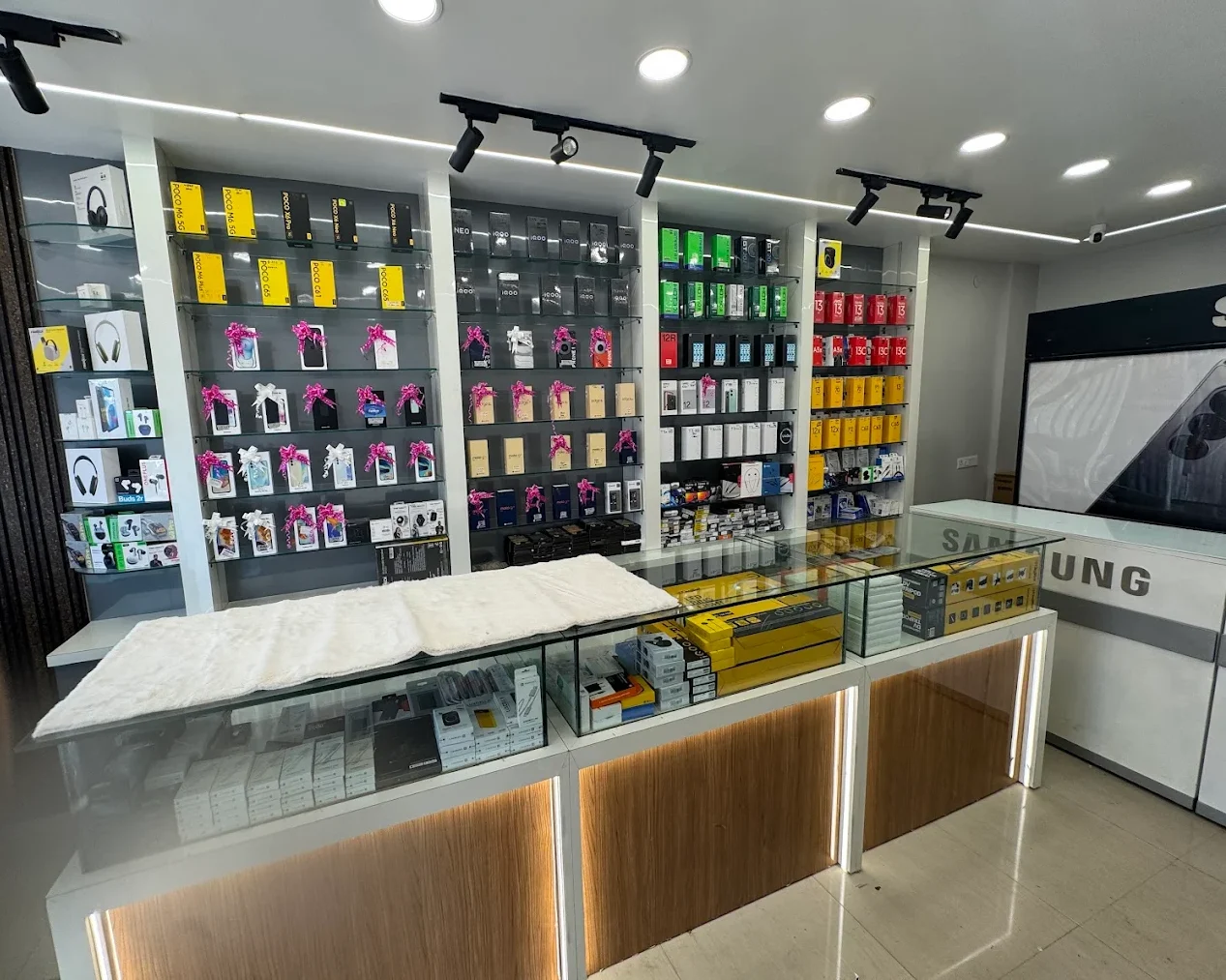 Foneify Kachery Road store front